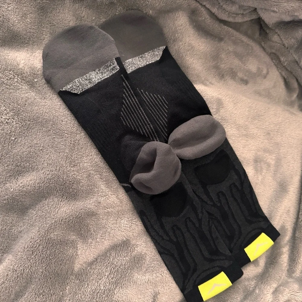 Hoka Black and Gray Clifton Men's crew Socks NWOT